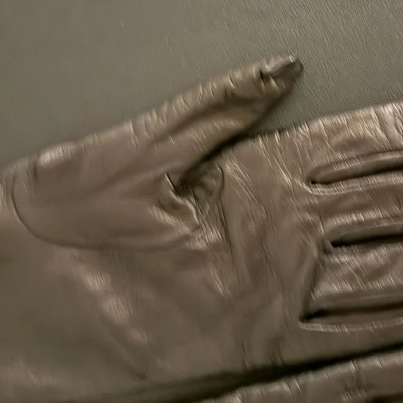 Bloomingdale’s Black Lambskin Gloves Size 7 - Picture 2 of 6